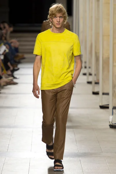 Look 2